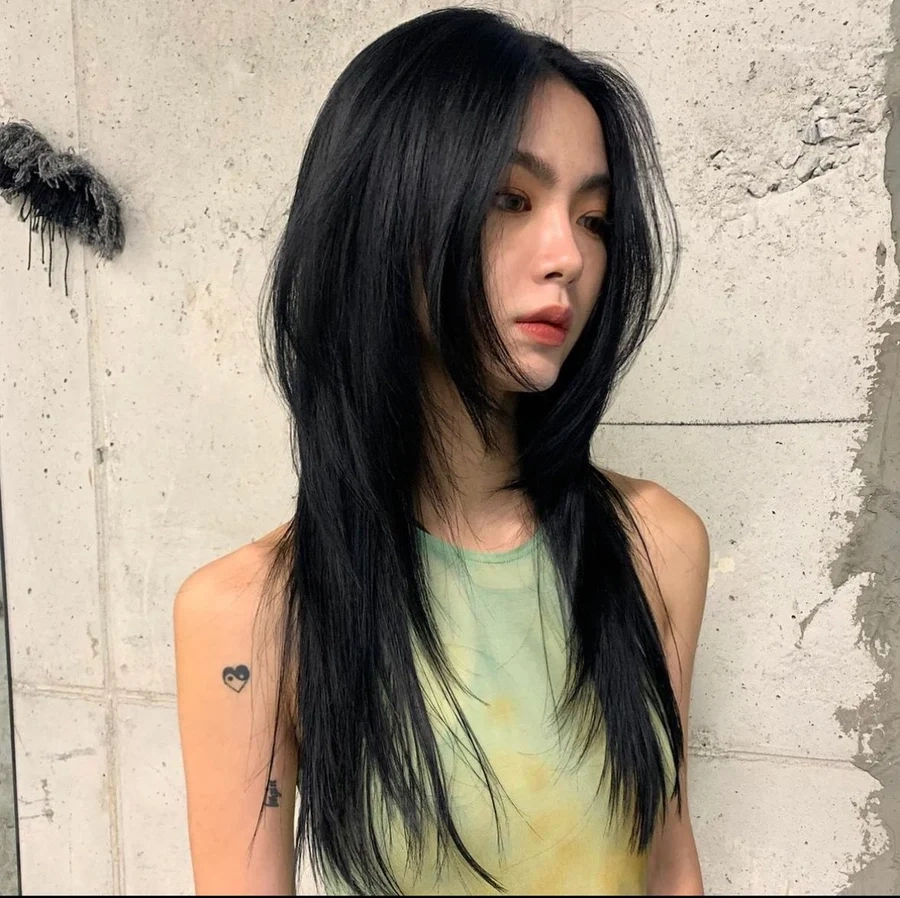 Ảnh gái xinh tóc ngang vai 2k4 che mặt luôn thu hút sự chú ý