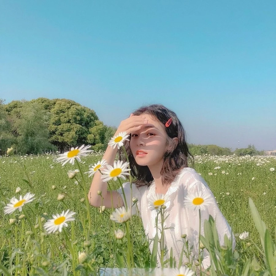Gái cute che mặt luôn làm tan chảy trái tim người khác