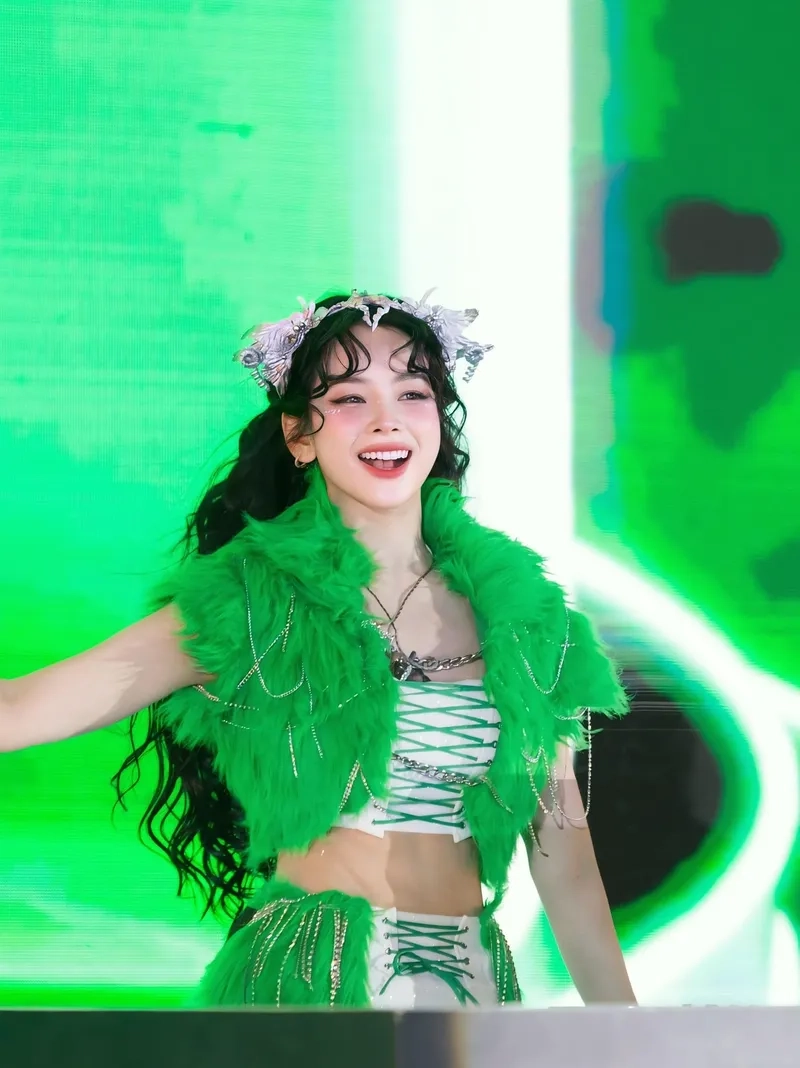 Mãn nhãn với màn DJ Mie biểu diễn đầy năng lượng