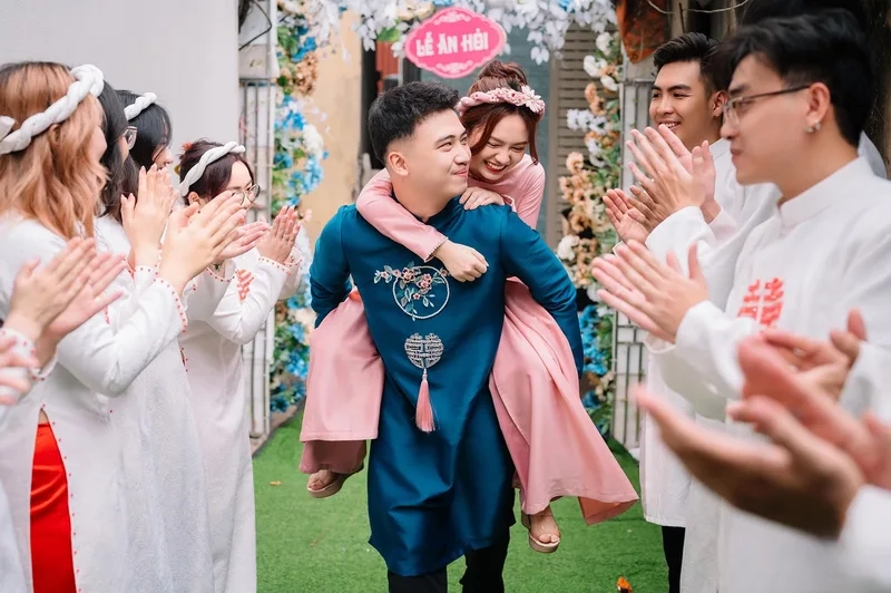 Đám hỏi Đặng Thu Hà tổ chức hoành tráng khiến dân tình trầm trồ