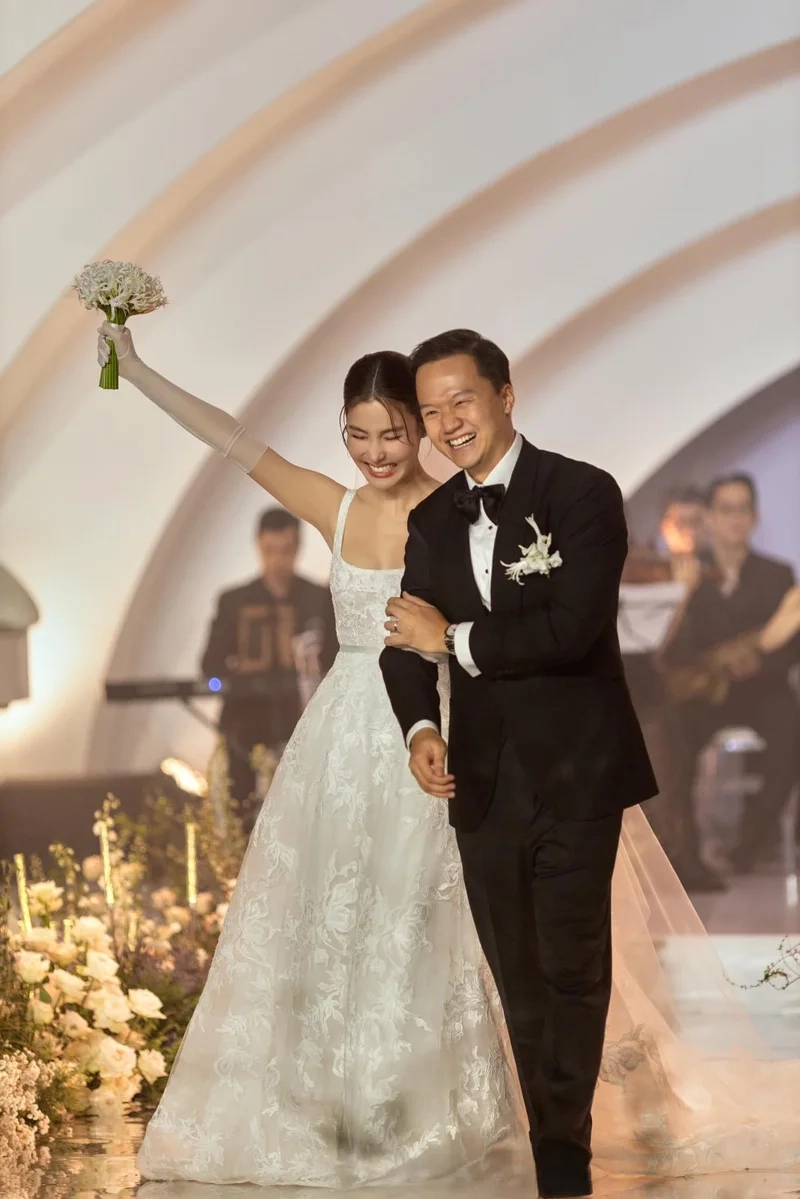 Hôn lễ đẹp như mơ của diễm my 9x cưới khiến CĐM trầm trồ