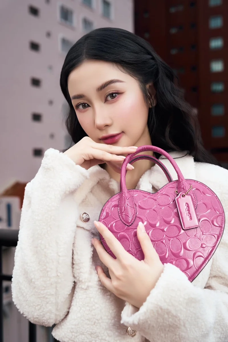 Tháng năm rực rỡ Jun Vũ, màn hóa thân đỉnh cao