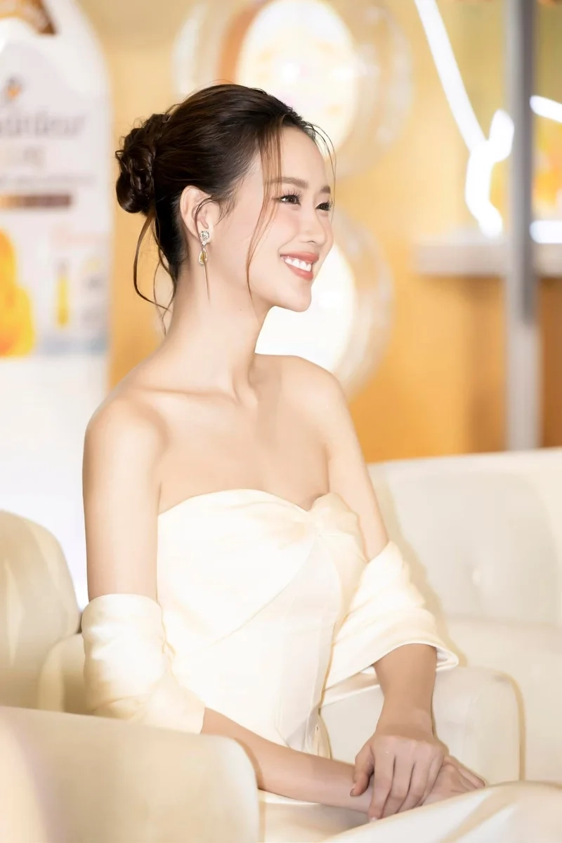 Lê Nguyễn Bảo Ngọc Facebook chính chủ đang thu hút hàng ngàn lượt theo dõi