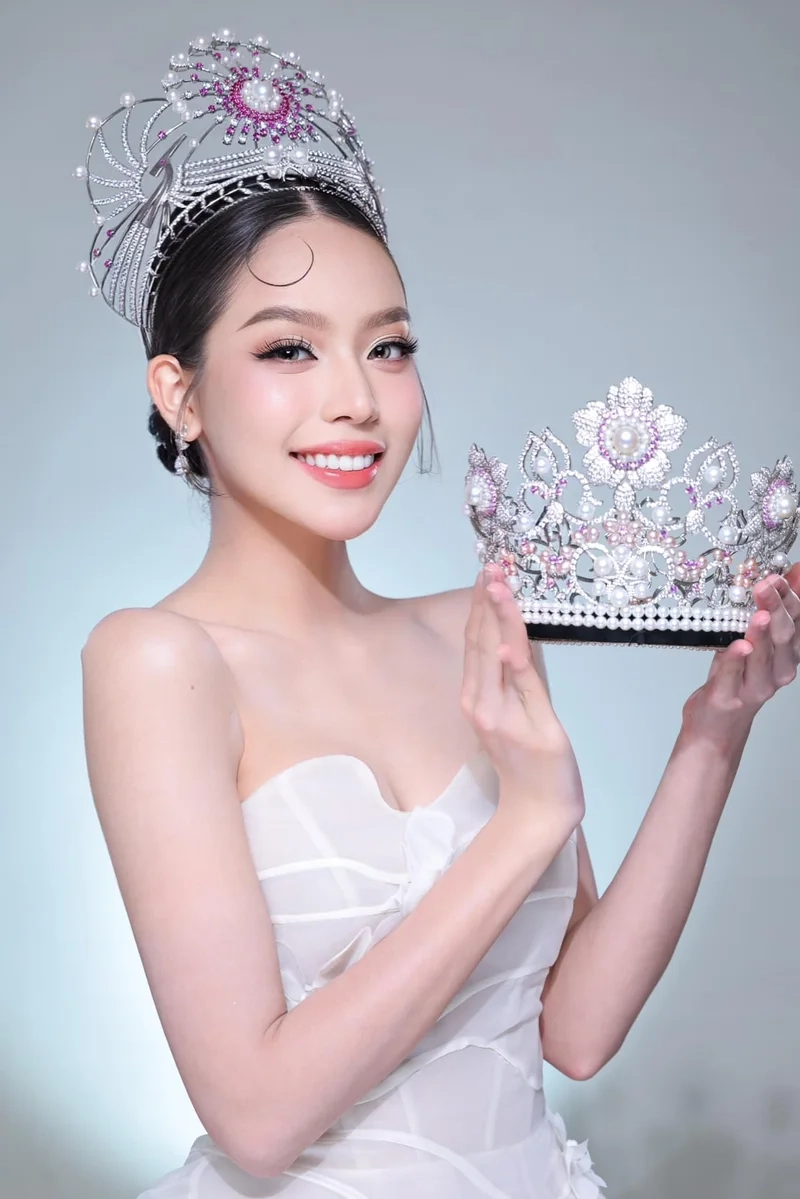 Khoảnh khắc lịch sử khi hoa hậu huỳnh thị thanh thủy đăng quang