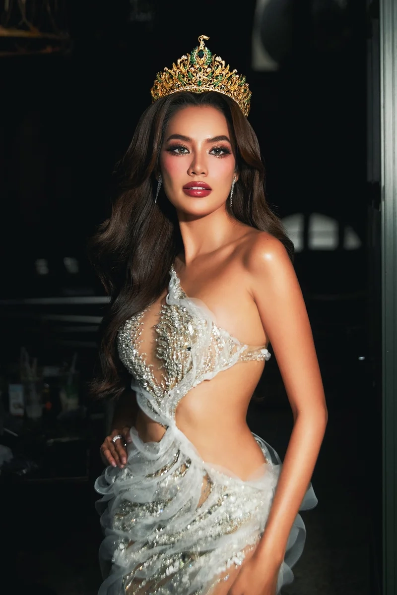 Lê Hoàng Phương evening gown, thiết kế dạ hội lộng lẫy gây ấn tượng
