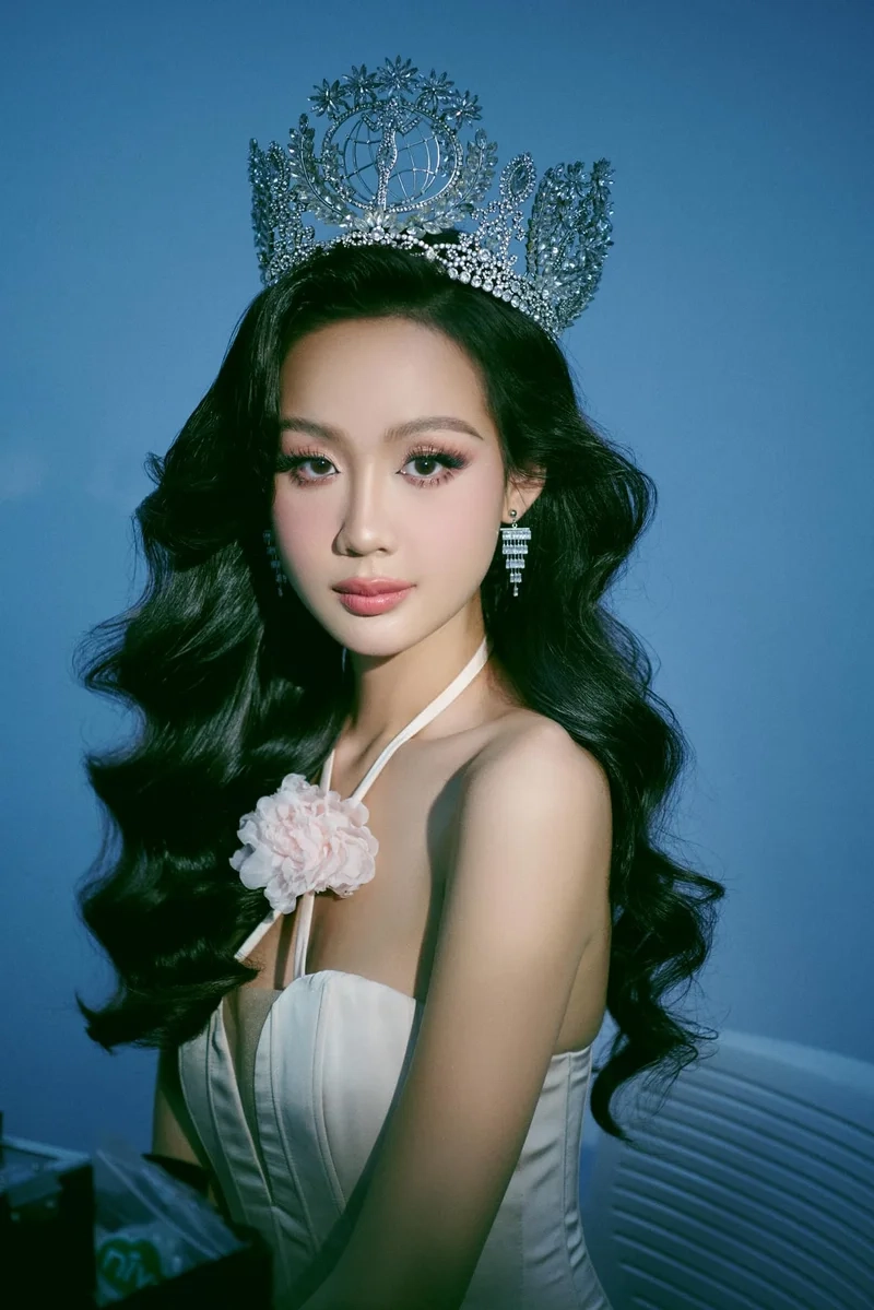 Lê Nguyễn Bảo Ngọc hoa hậu Liên lục địa nổi bật với trí tuệ và sắc vóc