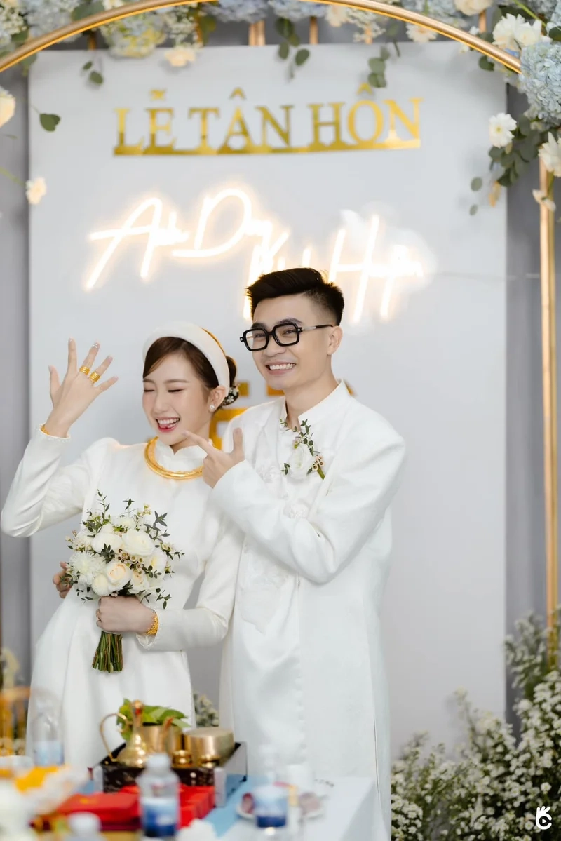 Hé lộ thông tin lê thị khánh huyền và bụt cưới