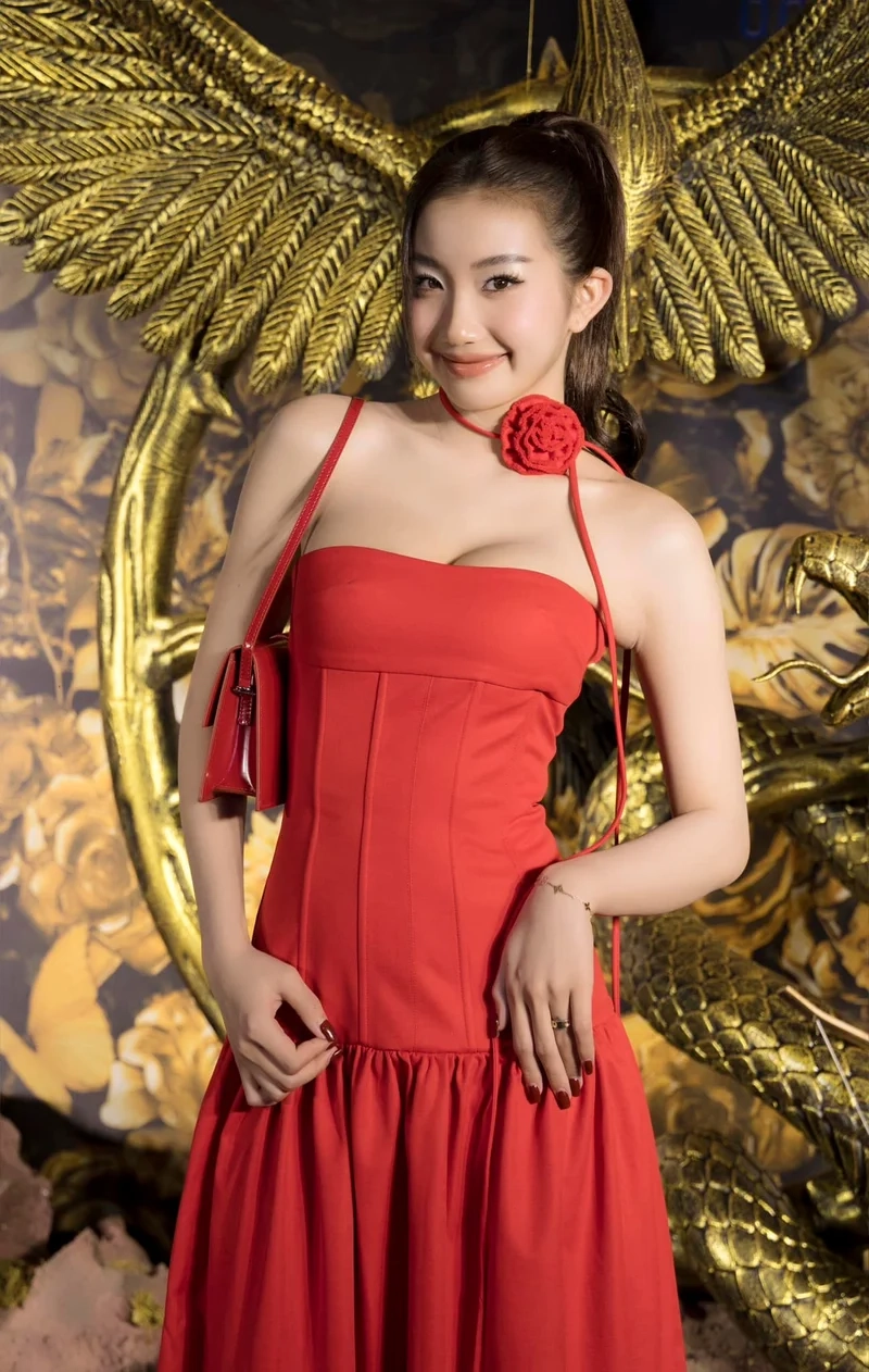 Lê thị khánh huyền official cập nhật gì mới nhất
