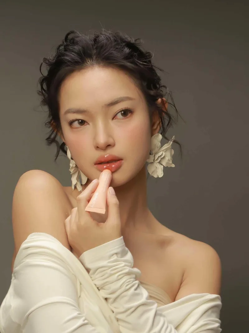 Nghệ sĩ Châu Bùi bước tiến lớn từ thời trang đến showbiz