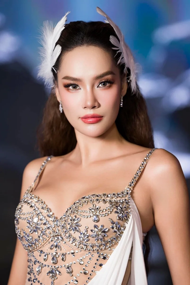 Lê Hoàng Phương bán kết, màn trình diễn bùng nổ tại Miss Grand