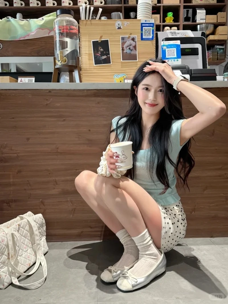 Vẻ ngoài ngọt ngào từ gái mặc váy ngắn xinh xắn