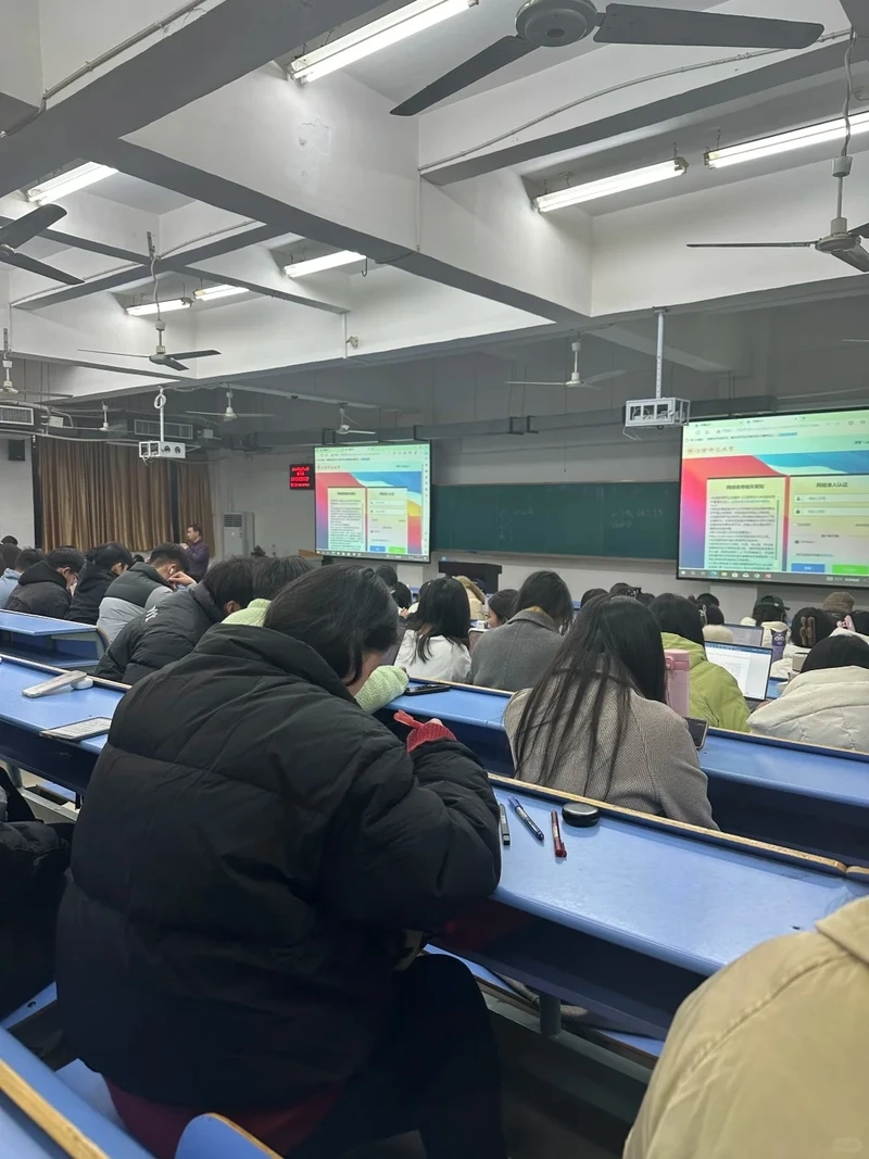 Giải đáp thắc mắc sinh viên cần có những kỹ năng gì